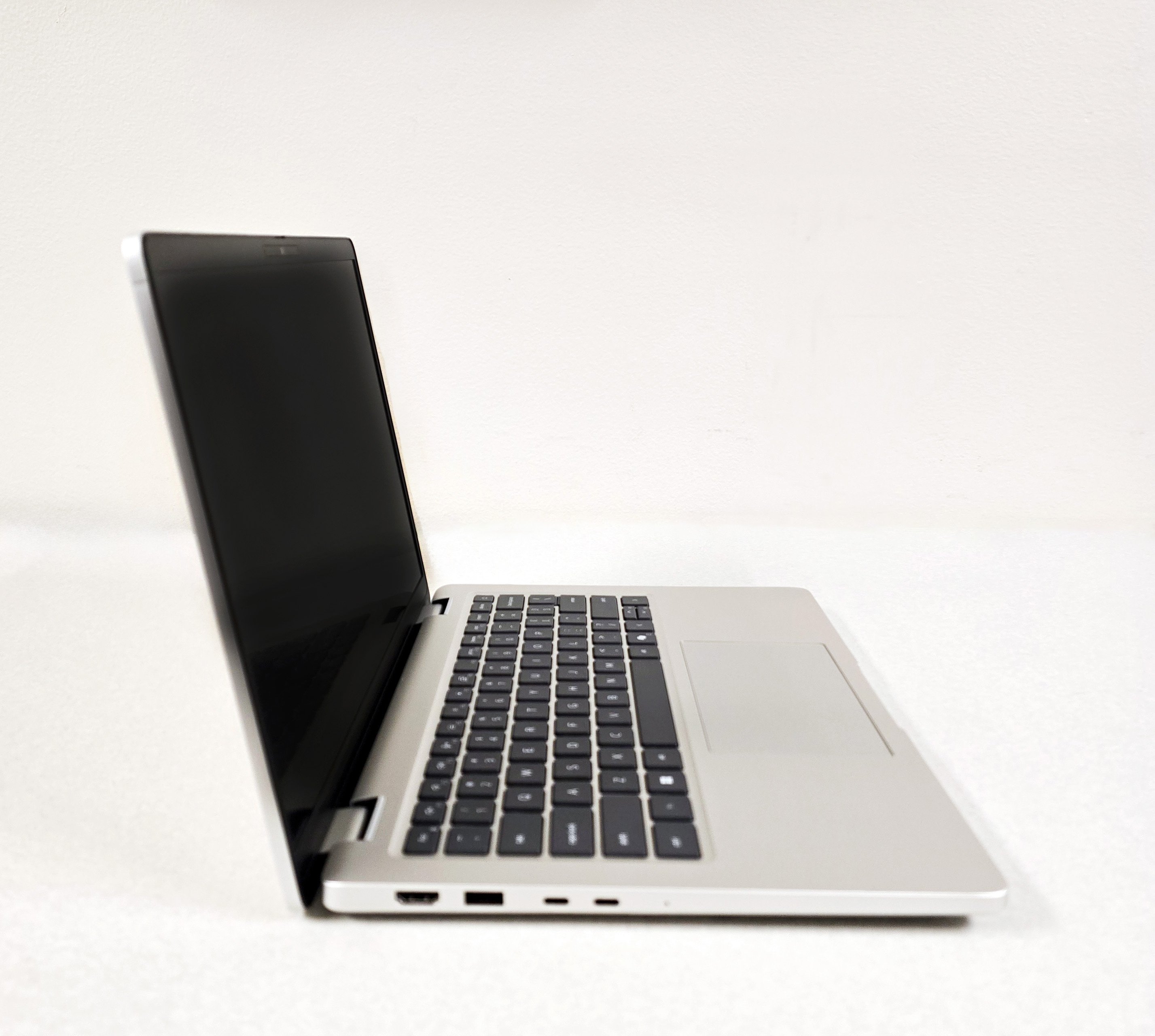 dell-pro-14-plus-left-open-view-open-.jpg-fixed