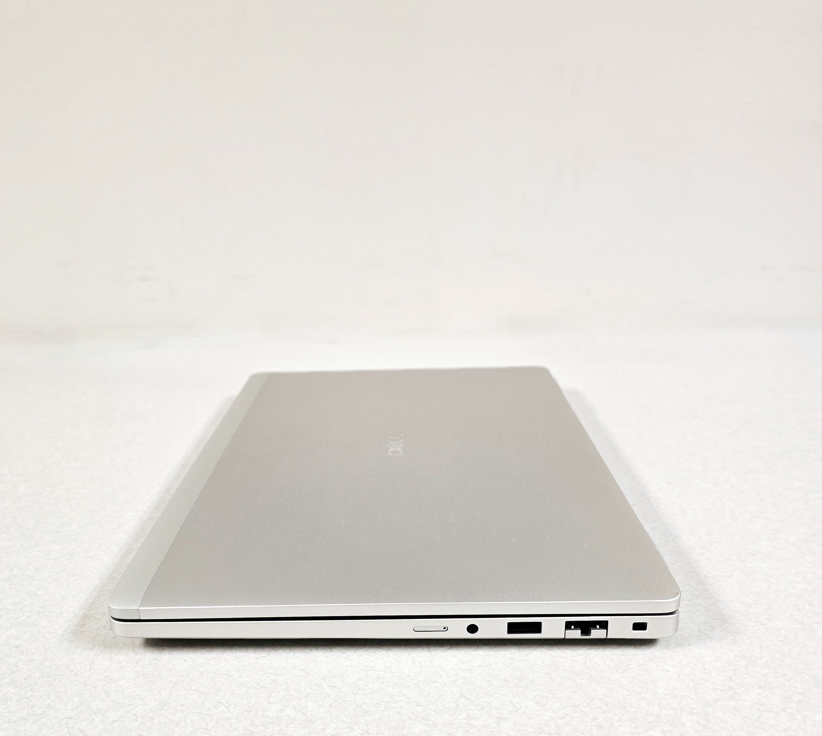 dell-pro-14-plus-right-view-closed-