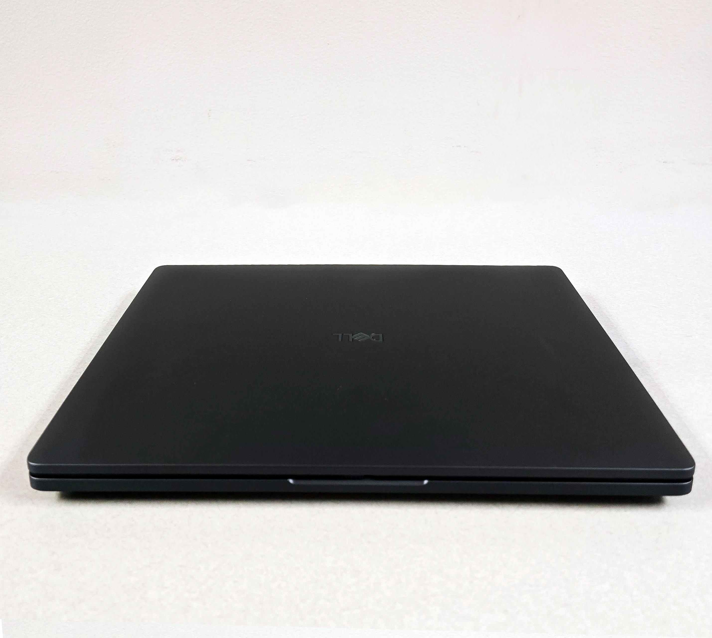 dell-pro-max-16-plus-front-view-closed-.jpg-fixed