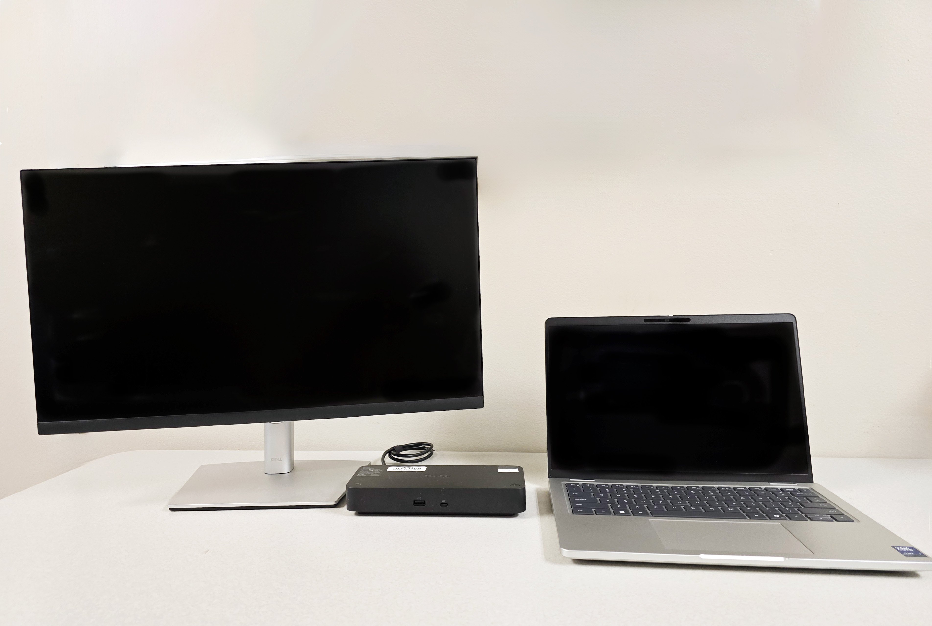 dell laptop with one monitor