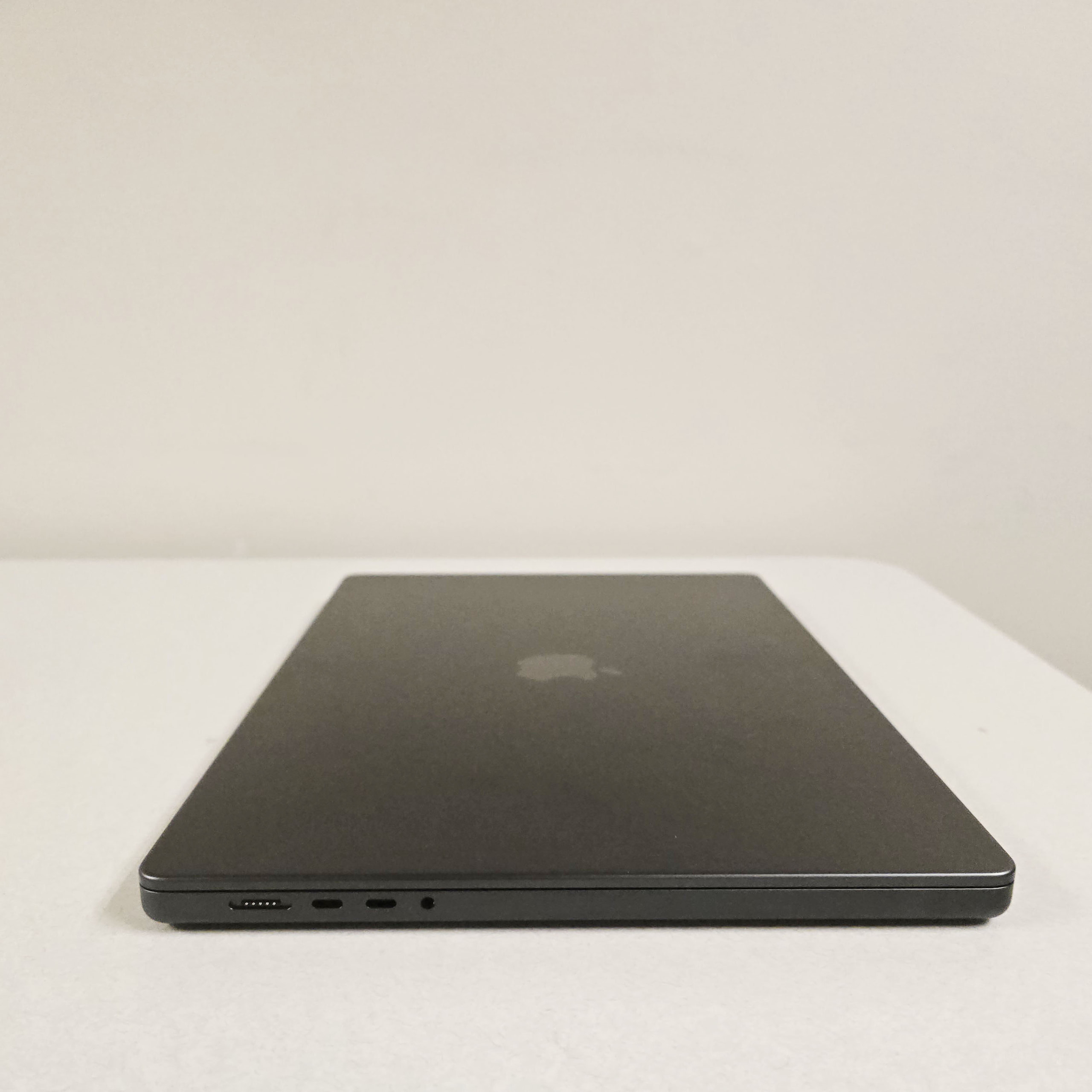 apple-left-closed-finished