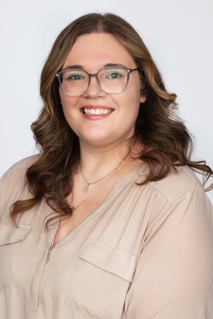 Jennifer Stuart headshot bio photo