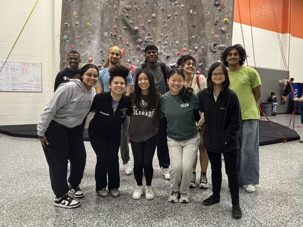 Image of Honors Students of Color group at rock climbing