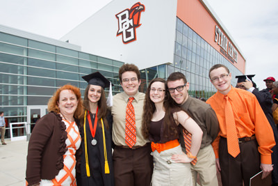 group picture infront of stroh