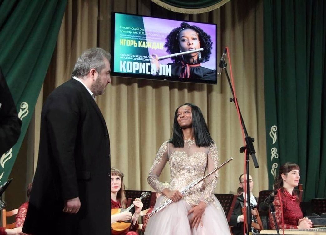 Conductor congratulates Coresia Lee - 2020 Success Stories