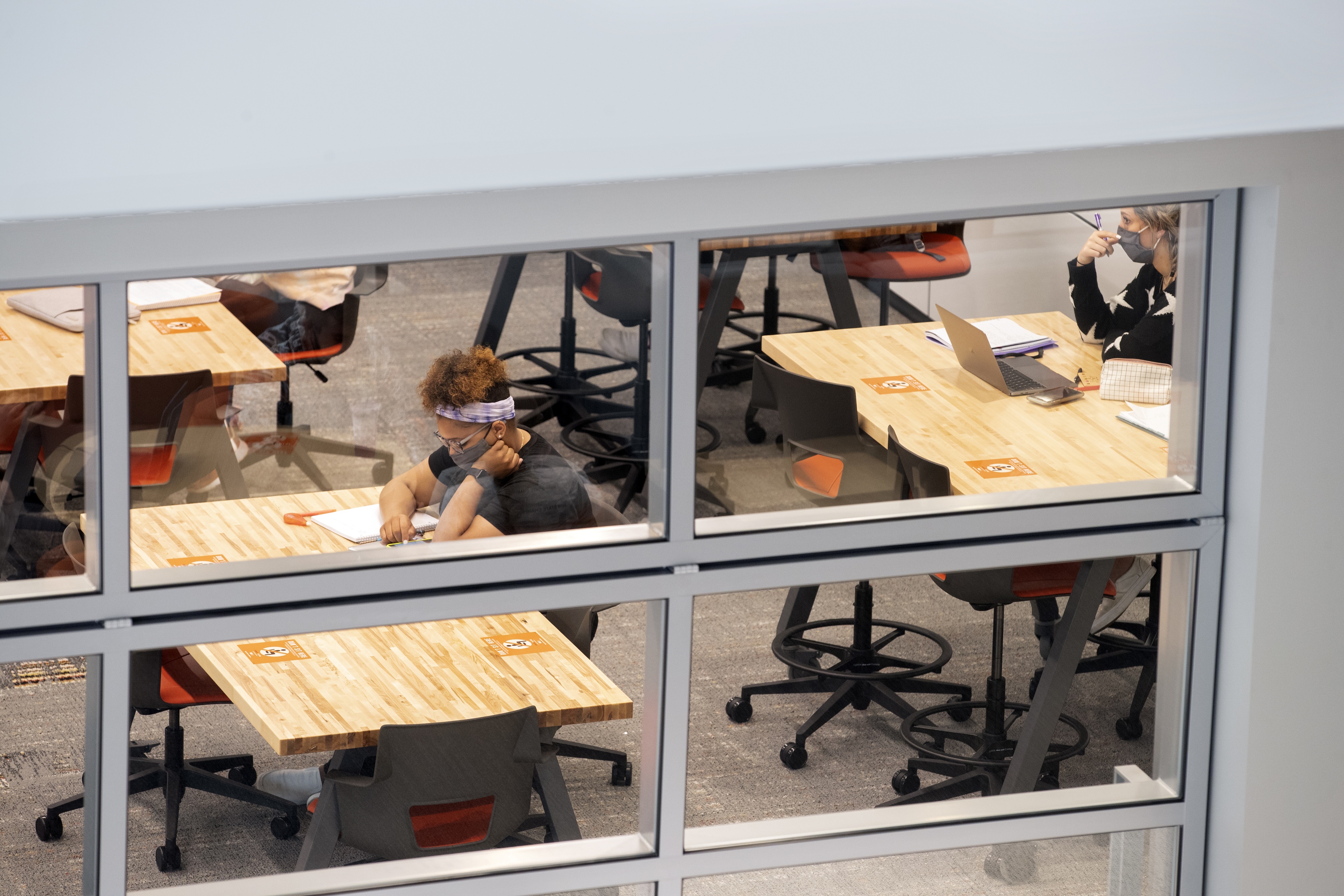 Students at work in the EY Entrepreneurship Innovation Lab.