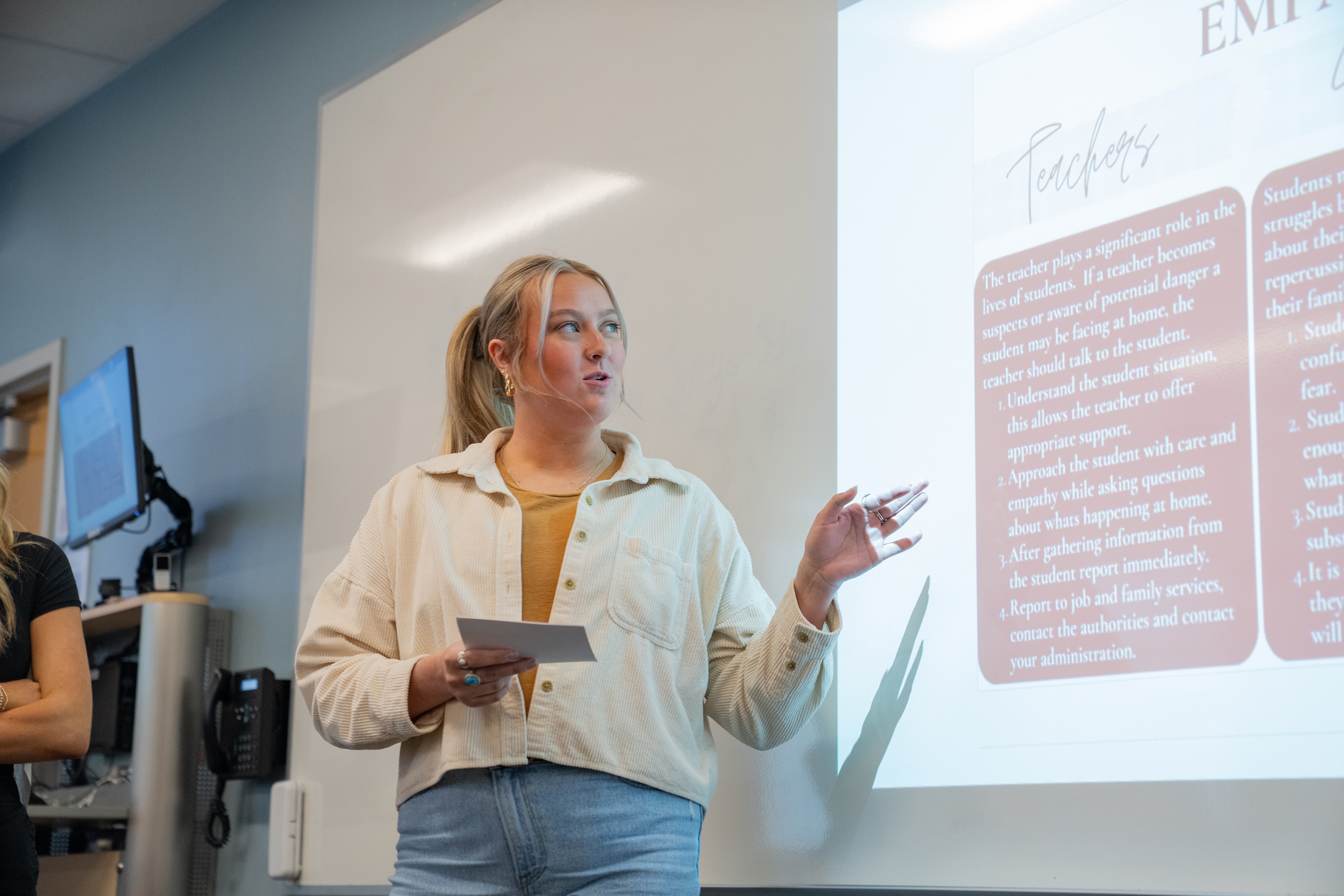 Two BGSU students present in front of a class.