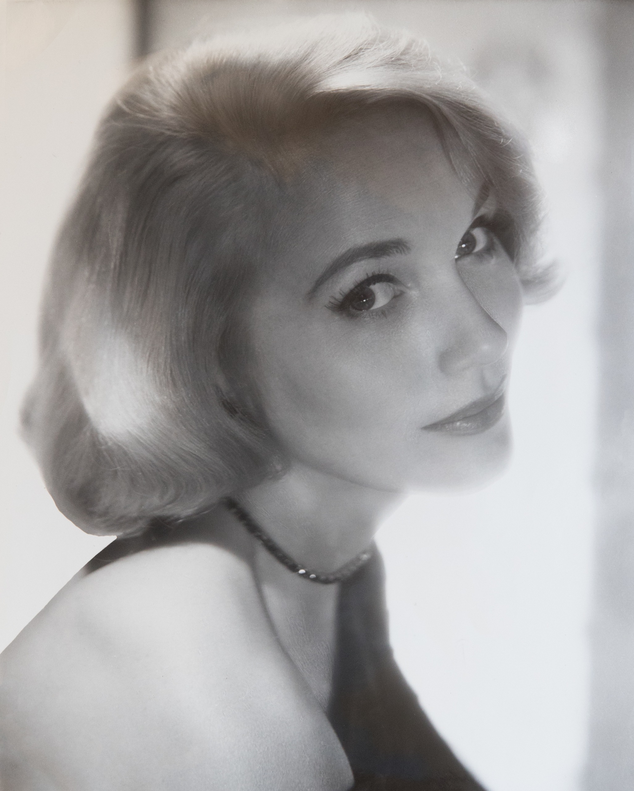 Eva Marie Saint poses for a photo