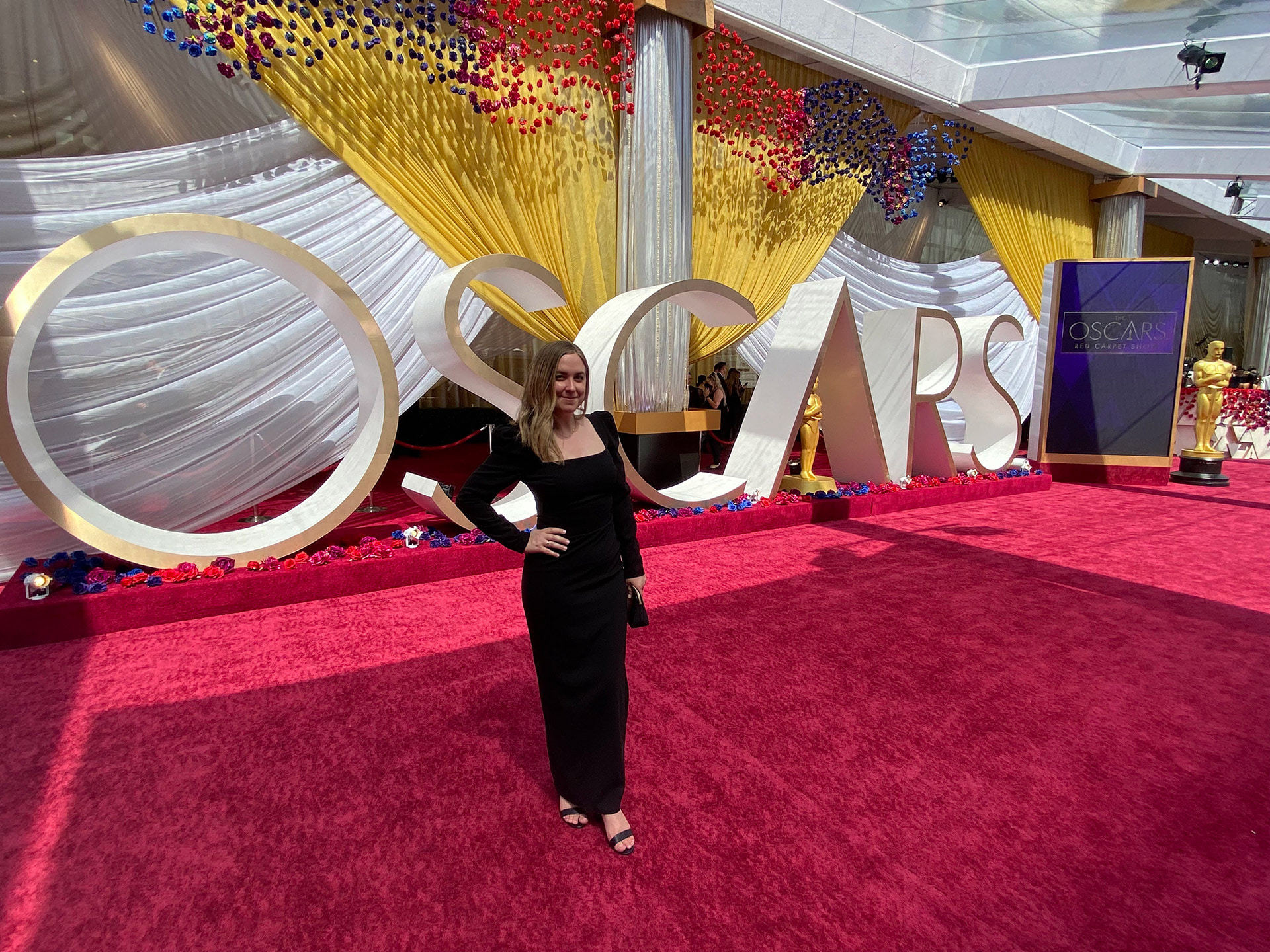 A woman poses for a photo at the Oscars.