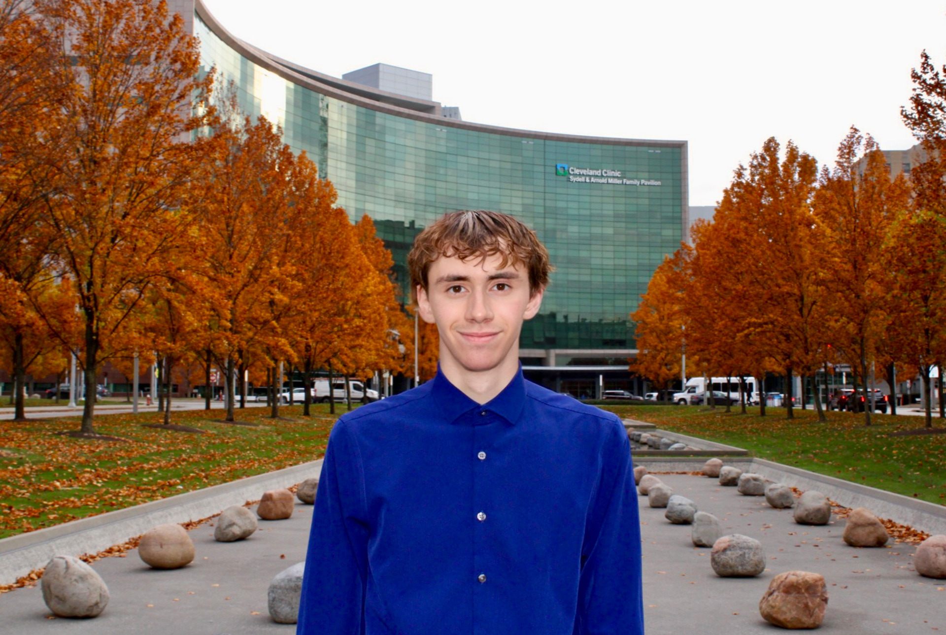 A person stands in front of the Cleveland Clinic