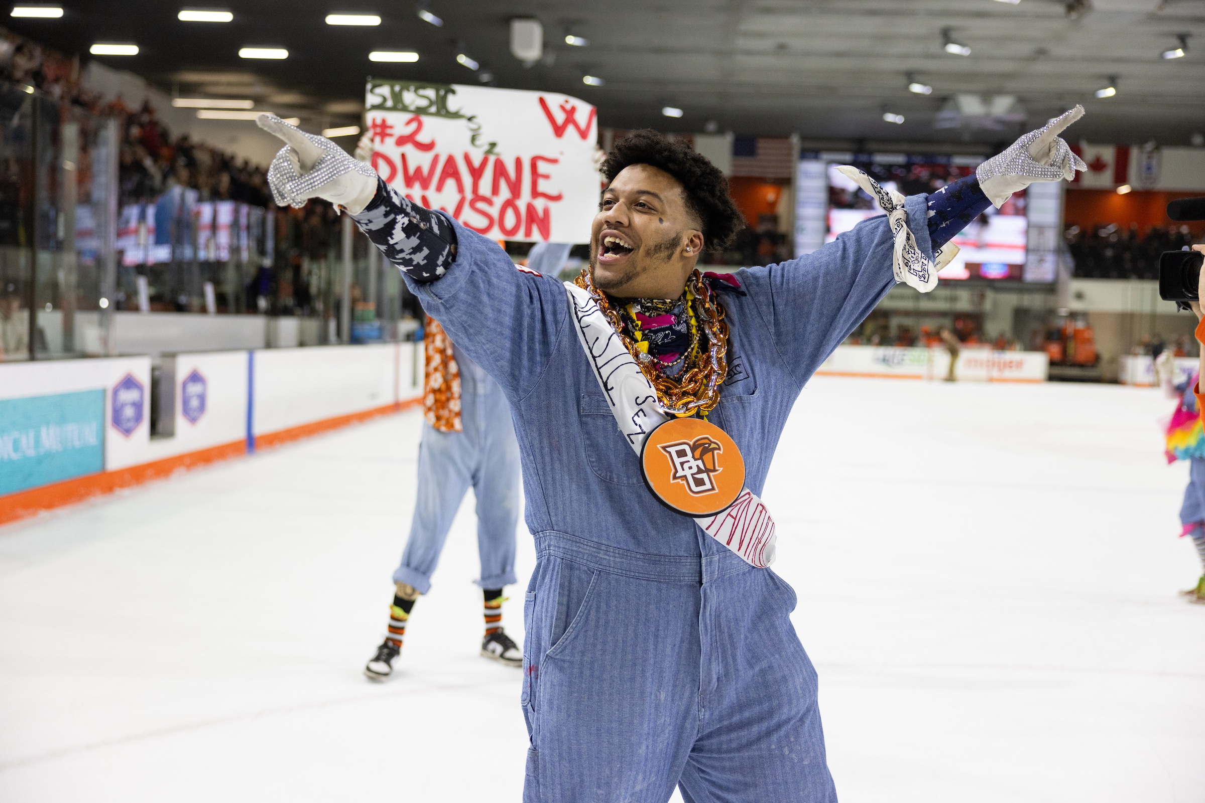 BGSU student Dwayne Lawson points to hockey fans.