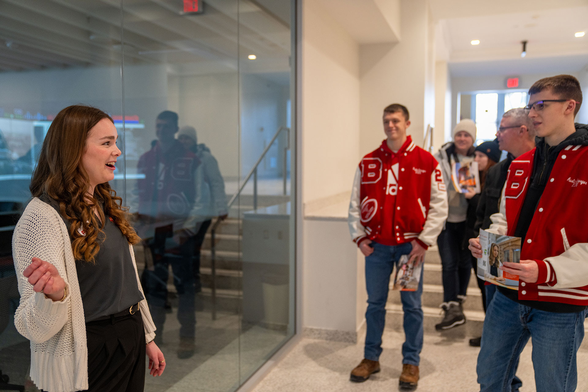 A current BGSU student speaks with prospective students and families.