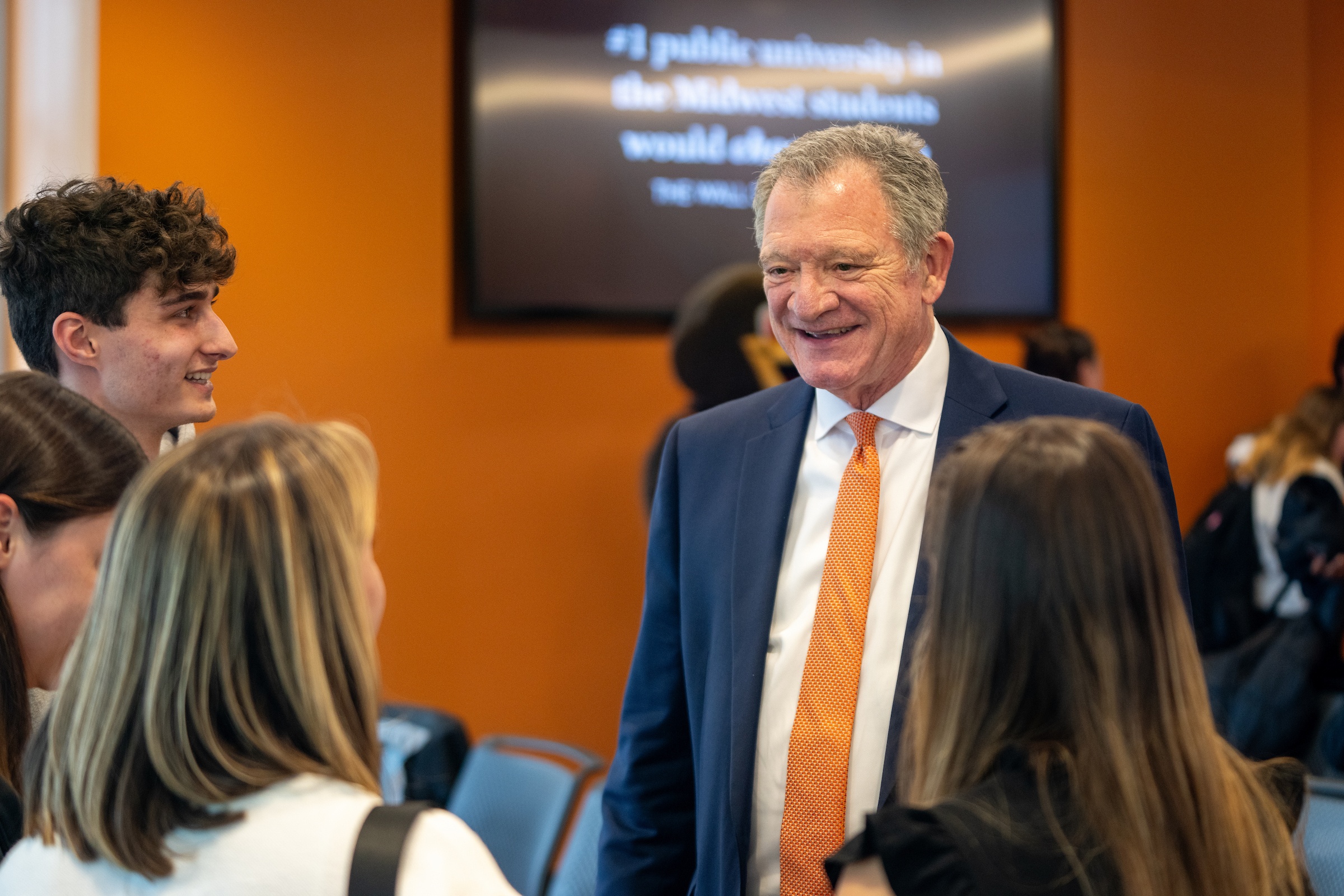 BGSU President Rodney K. Rogers talks with newly selected Thompson Achiever Scholars.